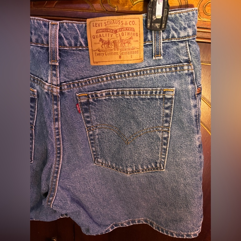 Vintage Levi’s / mom shorts / size 12